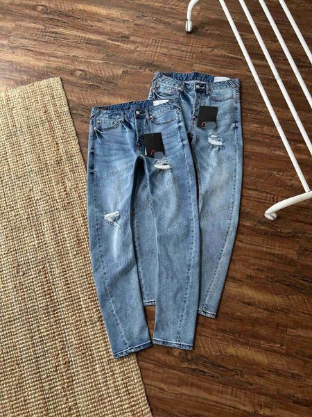 men's sky blue jeans 2022 autumn new cloud small seagull embroidered scimitar fog straight t230311
men's sky blue jeans 2022 autumn new cloud small seagull embroidered scimitar fog straight t230311