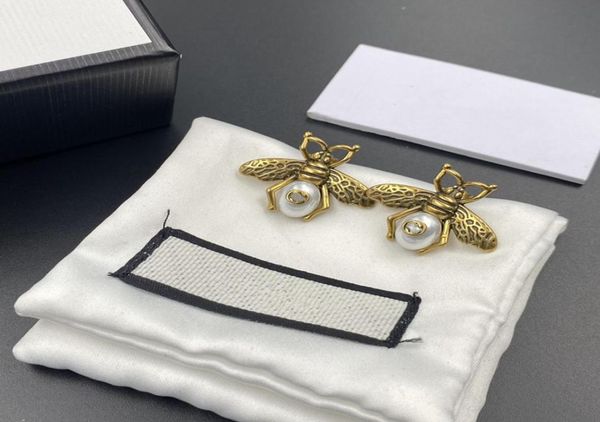 quality women double letter earrings hip hop stud bee 18k gold brand studs rock punk round wedding gift whole fashion earring2821808, Golden;silver
quality women double letter earrings hip hop stud bee 18k gold brand studs rock punk round wedding gift whole fashion earring2821808, Golden;silver