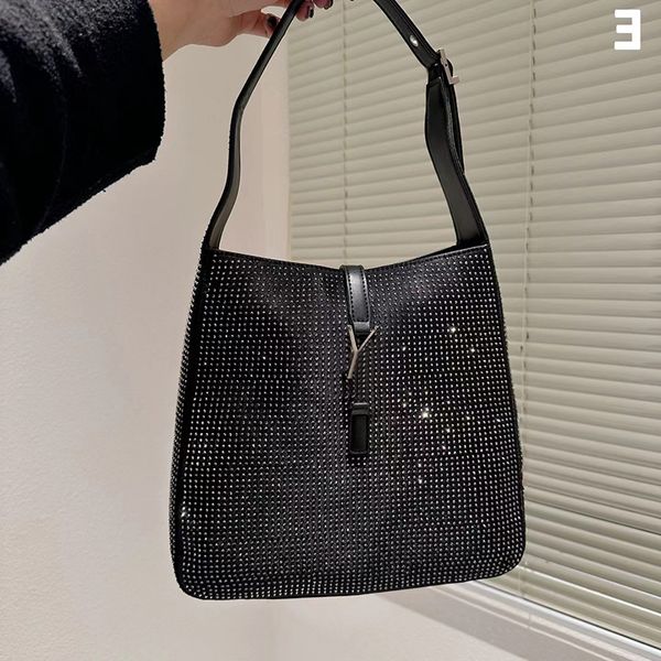 designer bag women's 2023 new diamond handbag fashion rhinestone bucket bag crossbody mobile phone bag bright diamond bag
designer bag women's 2023 new diamond handbag fashion rhinestone bucket bag crossbody mobile phone bag bright diamond bag