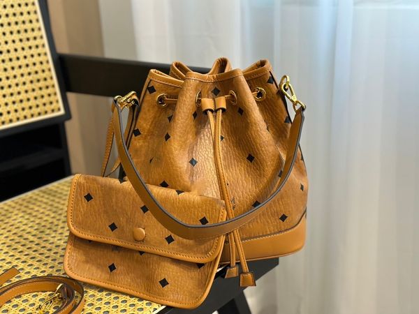 mc bucket bag handbag shopping bag original leather messenger luxury designer bucket makeup women shoulder bag men women purse hanging bag m
mc bucket bag handbag shopping bag original leather messenger luxury designer bucket makeup women shoulder bag men women purse hanging bag m