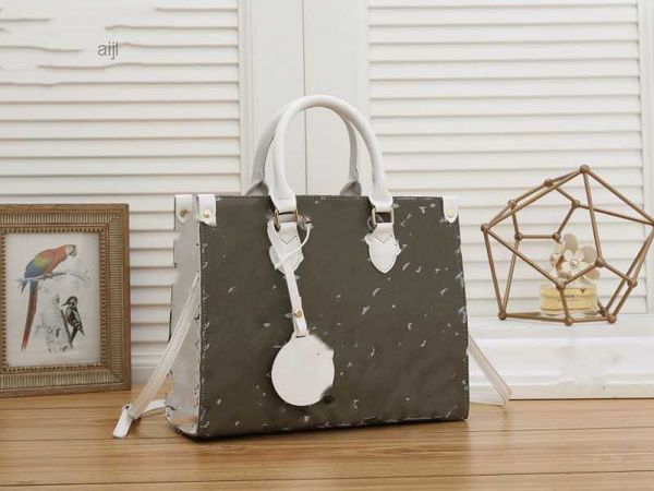 luxurys tote bag designer handbag classical womens crossbody shoulder s satchel shopping purse clutches 2022 30/22/12
luxurys tote bag designer handbag classical womens crossbody shoulder s satchel shopping purse clutches 2022 30/22/12