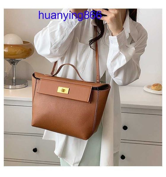 for designer herms's bags woman large-capacity western-style versatile popular lock buckle single shoulder crossbody simple shoppi
for designer herms's bags woman large-capacity western-style versatile popular lock buckle single shoulder crossbody simple shoppi