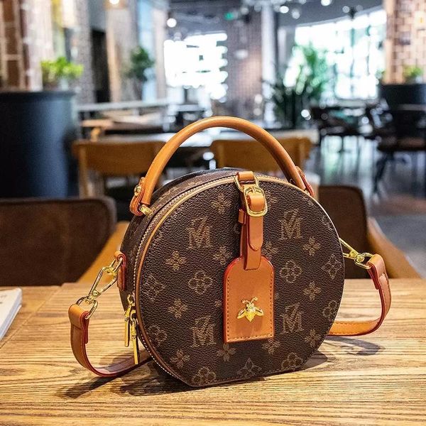 2023 fashionniche brand luxury design round one shoulder crossbody bag 2022 fashion rounded bags versatile printed rounding cake bag women&#
2023 fashionniche brand luxury design round one shoulder crossbody bag 2022 fashion rounded bags versatile printed rounding cake bag women&#