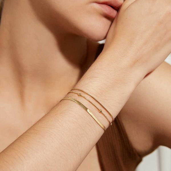 bracelets small crowd plated with 14k real gold ins style simple and versatile hip-hop three-layer bean box snake chain bracelet for women, Black
bracelets small crowd plated with 14k real gold ins style simple and versatile hip-hop three-layer bean box snake chain bracelet for women, Black