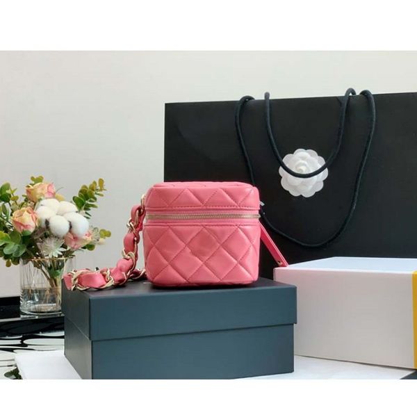 crossbody luxurys women chain bags designers shoulder bags small fragrant wind thick chain square dice pack can used as cosmetic bag stylish
crossbody luxurys women chain bags designers shoulder bags small fragrant wind thick chain square dice pack can used as cosmetic bag stylish
