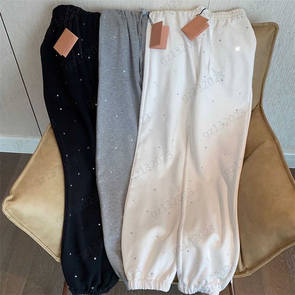 luxury womens pants brand logo embroidery elastic waist drawstring design casual trousers drill decoration loose bundle feet sweatpant 3 col, Black;white
luxury womens pants brand logo embroidery elastic waist drawstring design casual trousers drill decoration loose bundle feet sweatpant 3 col, Black;white