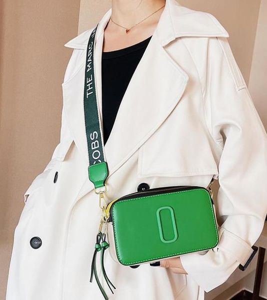 retail designer women shoulder bags new 2022 contrast color small square bag trend letter single messenger bag 20-12-7cm h03017, Red;black
retail designer women shoulder bags new 2022 contrast color small square bag trend letter single messenger bag 20-12-7cm h03017, Red;black