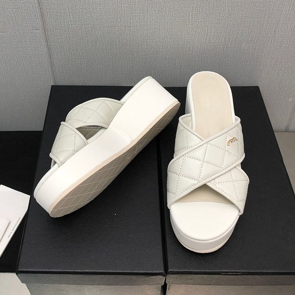 23ss womens wedge heels 5cm sandals sheepskin quilted texture slippers designer platform heels slide slip on mule flip flops mule classic lu, Black
23ss womens wedge heels 5cm sandals sheepskin quilted texture slippers designer platform heels slide slip on mule flip flops mule classic lu, Black