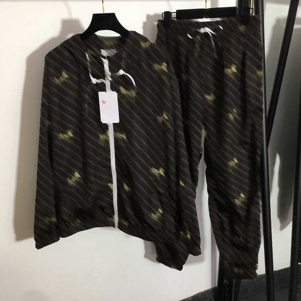 23ss women brand designer sports set all carriage logo print long-sleeved hooded windbreaker zipper coat drawstring elastic waist casual pan, Gray
23ss women brand designer sports set all carriage logo print long-sleeved hooded windbreaker zipper coat drawstring elastic waist casual pan, Gray