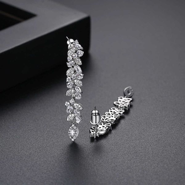 eearings jinse light luxury high-end refined new long women's zircon earrings linka, Golden
eearings jinse light luxury high-end refined new long women's zircon earrings linka, Golden