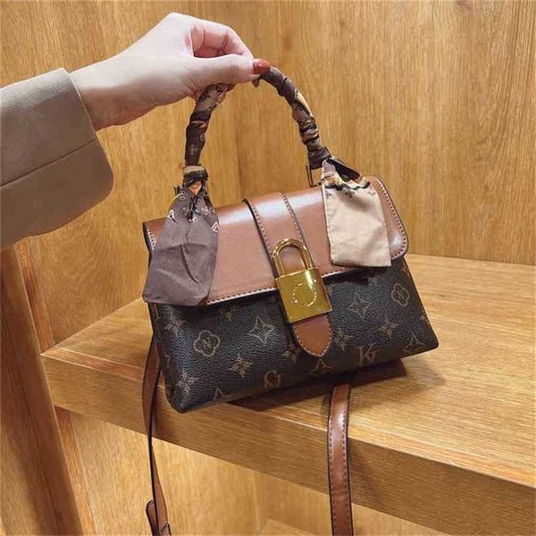 handbag 2023 fashion women's bag leather quality handbag and simple personality diagonal shoulder leisure bag
handbag 2023 fashion women's bag leather quality handbag and simple personality diagonal shoulder leisure bag