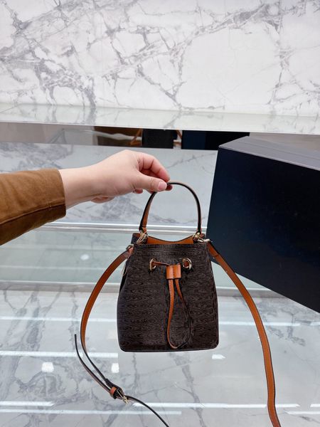 fashion mini bucket bag women bag classic messenger bag surl designer letter pattern binding open counter same luxury
fashion mini bucket bag women bag classic messenger bag surl designer letter pattern binding open counter same luxury
