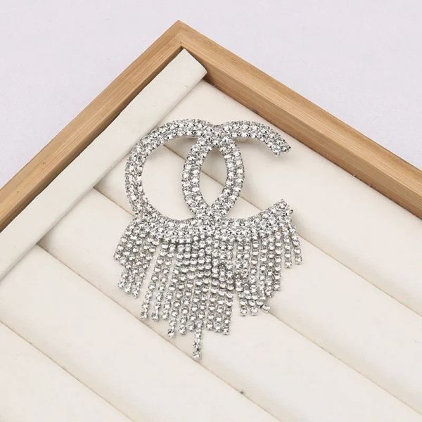 designer brooch luxury gold-plated pin brooches fashion jewelry girl pearl diamond brooch premium gift couple family wedding party accessori, Gray
designer brooch luxury gold-plated pin brooches fashion jewelry girl pearl diamond brooch premium gift couple family wedding party accessori, Gray
