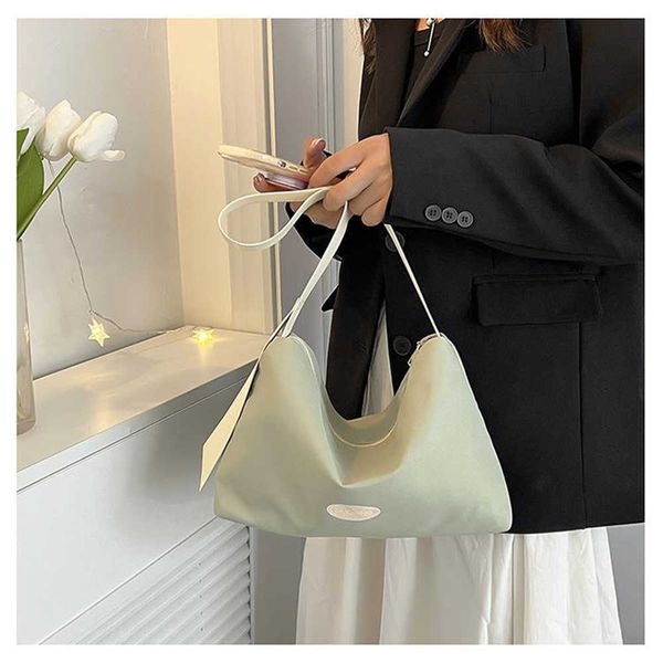 fresh large-capacity female handbags casual simple literary shoulder bags temperament pu leather elegant bags 230308
fresh large-capacity female handbags casual simple literary shoulder bags temperament pu leather elegant bags 230308