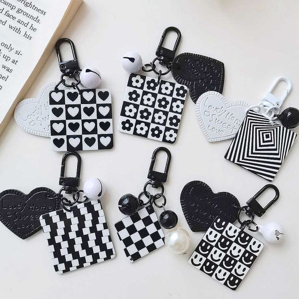 key rings fashion checkered black and white keychain bag charm for women geometric heart leather keychain friend anniversary gift r230311, Slivery;golden
key rings fashion checkered black and white keychain bag charm for women geometric heart leather keychain friend anniversary gift r230311, Slivery;golden