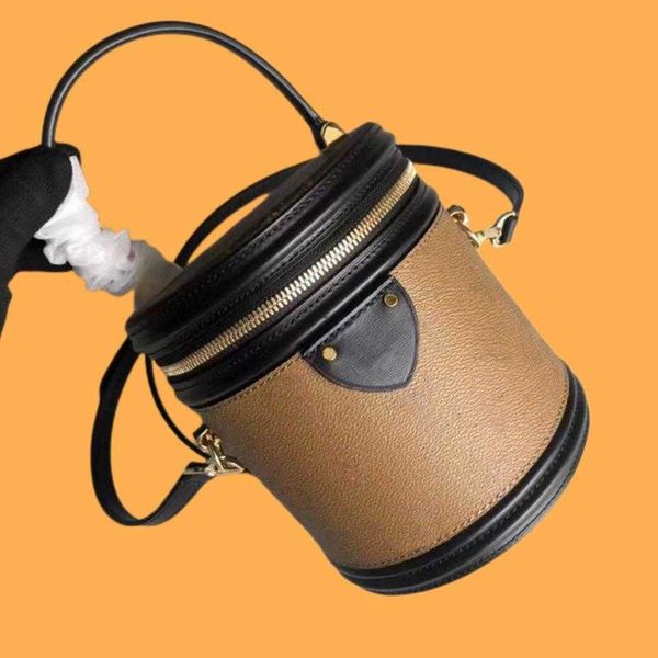 designers luxury women's bucket bags woman rich barrels real genuine leather handbag shoulder classic presbyopic tote borsess cannes pe
designers luxury women's bucket bags woman rich barrels real genuine leather handbag shoulder classic presbyopic tote borsess cannes pe