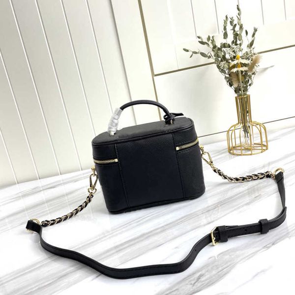 fashion atmosphere all-in-one handbag high-quality women's classic shoulder bag designer purse locking buckle leather bucket tote cross
fashion atmosphere all-in-one handbag high-quality women's classic shoulder bag designer purse locking buckle leather bucket tote cross