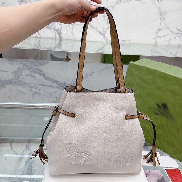luxurys designer bags brown handbag women designers bag shoulder messenger bags classic style fashion lady totes handbags purse 230301
luxurys designer bags brown handbag women designers bag shoulder messenger bags classic style fashion lady totes handbags purse 230301