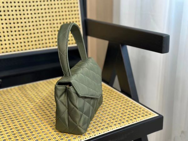 fashion tote bag designer bag beach bag light and convenient can be carried at any time
fashion tote bag designer bag beach bag light and convenient can be carried at any time