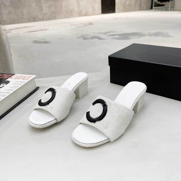 designer new pattern high-quality outdoor luxury channel beach shoes fashion comfortable and breathable slipper sandals
designer new pattern high-quality outdoor luxury channel beach shoes fashion comfortable and breathable slipper sandals