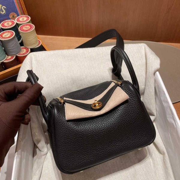 9a h designer bag luxury shoulder classic elegant women's handbag high-grade original cowhide ang 18k exquisite electroplate hardware
9a h designer bag luxury shoulder classic elegant women's handbag high-grade original cowhide ang 18k exquisite electroplate hardware