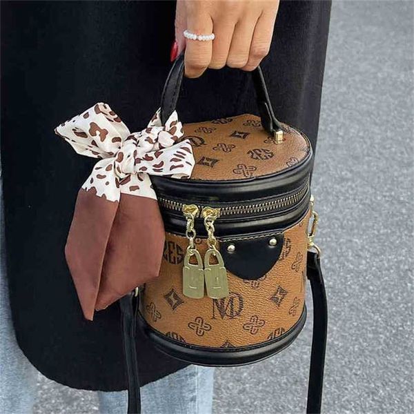 handbag 2023 fashion women's bag leather quality handbag popular small female minority shoulder messenger and style portable bucket bag
handbag 2023 fashion women's bag leather quality handbag popular small female minority shoulder messenger and style portable bucket bag