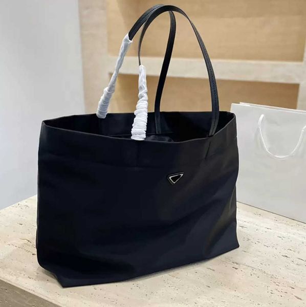 cosmetic bags cases fashing black nylon handbag tote bag for women luxury designers bag high capacity ladies casual shopping
cosmetic bags cases fashing black nylon handbag tote bag for women luxury designers bag high capacity ladies casual shopping
