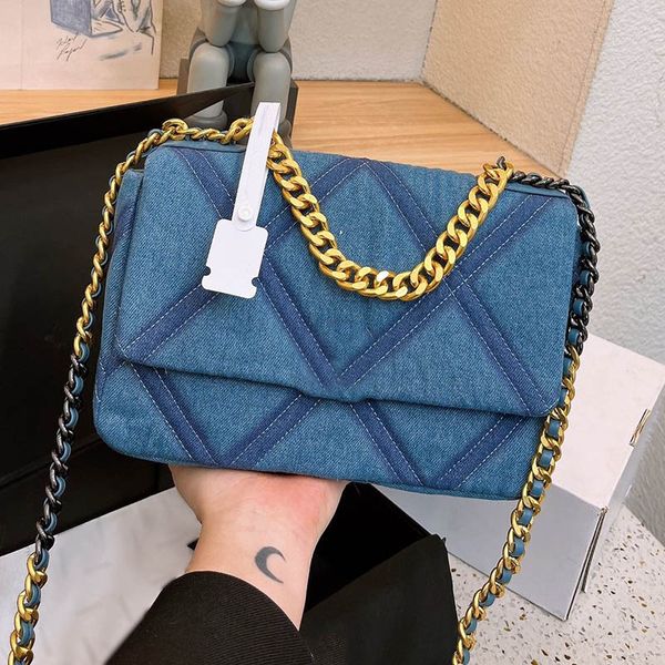 splice denim women large capacity portable shoulder bag classic flap matelasse quilted hardware luxury handbag designer bag retro crossbody
splice denim women large capacity portable shoulder bag classic flap matelasse quilted hardware luxury handbag designer bag retro crossbody