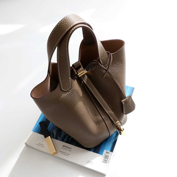 designer original h tote women s picotin bags basket locks layer kraft vegetable 2023 leather 18cm bag bucket hand litchi pattern 8g94cvn 6o
designer original h tote women s picotin bags basket locks layer kraft vegetable 2023 leather 18cm bag bucket hand litchi pattern 8g94cvn 6o