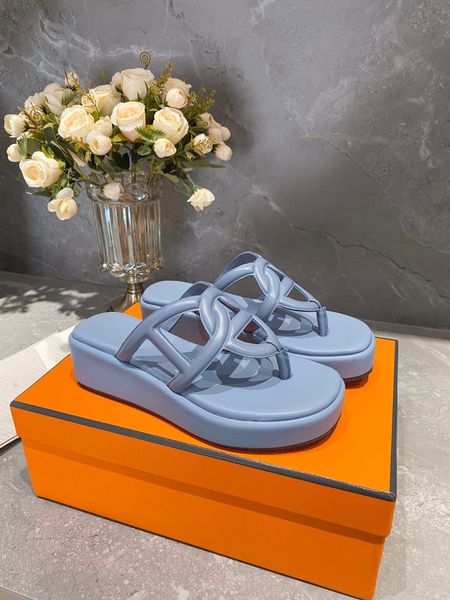 spring/summer 2023 muffin platform slippers new clip toe beach wear stylish leather flat cutout, Black
spring/summer 2023 muffin platform slippers new clip toe beach wear stylish leather flat cutout, Black