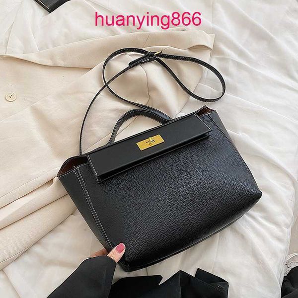 herms's bags for designer woman textured large-capacity women's 2022 summer new versatile ins messenger fashion portable bucket 1
herms's bags for designer woman textured large-capacity women's 2022 summer new versatile ins messenger fashion portable bucket 1