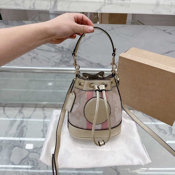 bucket bag wallet designer woman handbag drawstring bag handle luxury womens men leather tote shoulder bags fashion the buckets purse 230301
bucket bag wallet designer woman handbag drawstring bag handle luxury womens men leather tote shoulder bags fashion the buckets purse 230301