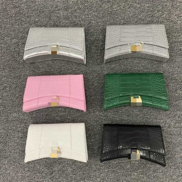 2023 new b family alligator hourglass bag mini same hand fashion versatile one shoulder messenger women's, Black;red
2023 new b family alligator hourglass bag mini same hand fashion versatile one shoulder messenger women's, Black;red