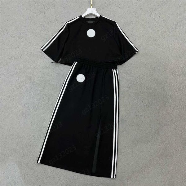 summer two piece dress chest brand classic logo embroidered crew neck short sleeve t-shirt side stripe trim elastic high waist slim skirt wo, White
summer two piece dress chest brand classic logo embroidered crew neck short sleeve t-shirt side stripe trim elastic high waist slim skirt wo, White