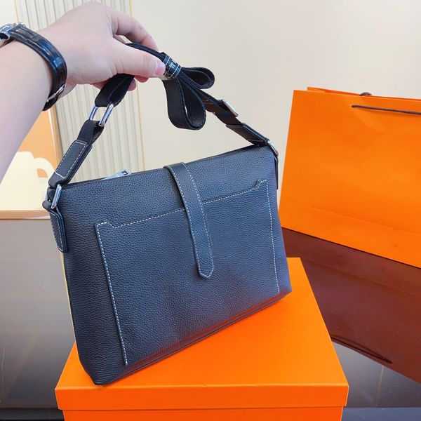 2023 embossing luxury men's handbag crossbody shoulder bag made products caviar calfskin bags designer bag bandbag bucket bag cowhide
2023 embossing luxury men's handbag crossbody shoulder bag made products caviar calfskin bags designer bag bandbag bucket bag cowhide