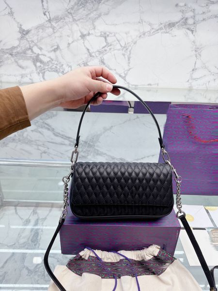 fashion tb rhombus single shoulder bag sheepskin women bag classic silver metal logo designer letter pattern flap opening large capacity cou
fashion tb rhombus single shoulder bag sheepskin women bag classic silver metal logo designer letter pattern flap opening large capacity cou