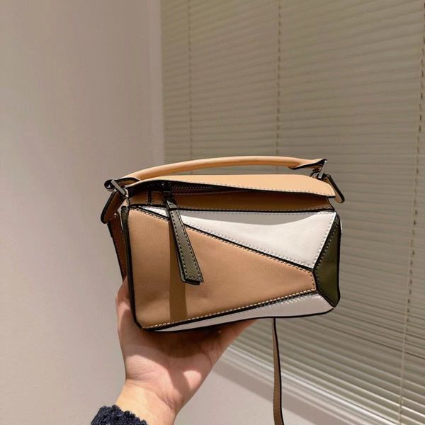 Fashion Shoulder Bag Women's Handbag Purse High-end Leather Puzzle Splicing Pillow Luxury Design Everything Cross-body Messenger Satchel
Fashion Shoulder Bag Women's Handbag Purse High-end Leather Puzzle Splicing Pillow Luxury Design Everything Cross-body Messenger Satchel