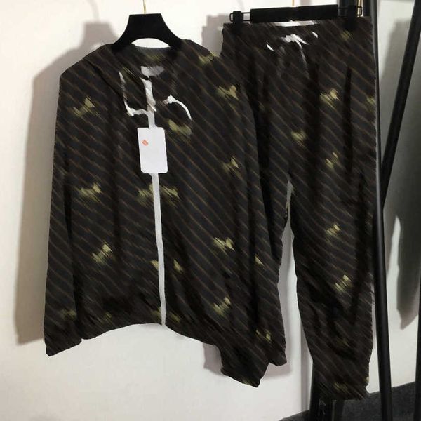 23ss women brand designer sports set all carriage logo print long-sleeved hooded windbreaker zipper coat drawstring elastic waist casual pan, Gray
23ss women brand designer sports set all carriage logo print long-sleeved hooded windbreaker zipper coat drawstring elastic waist casual pan, Gray