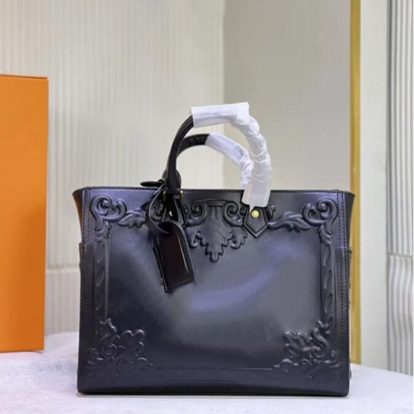 7a designer embossed tote handbag cowhide shopping bags women handbags interior zipper pocket genuine leather backpack purse m44956 fashion
7a designer embossed tote handbag cowhide shopping bags women handbags interior zipper pocket genuine leather backpack purse m44956 fashion