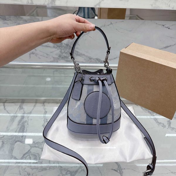 bucket bag wallet designer woman handbag drawstring bag handle luxury womens men leather tote shoulder bags fashion the buckets purse 230301
bucket bag wallet designer woman handbag drawstring bag handle luxury womens men leather tote shoulder bags fashion the buckets purse 230301