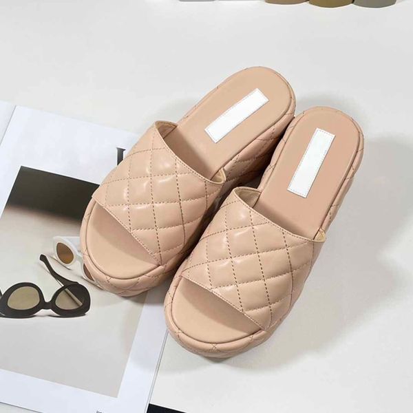designer women slippers diamond pattern wedged platform sandals women high-heeled shoes gold logo, Black
designer women slippers diamond pattern wedged platform sandals women high-heeled shoes gold logo, Black