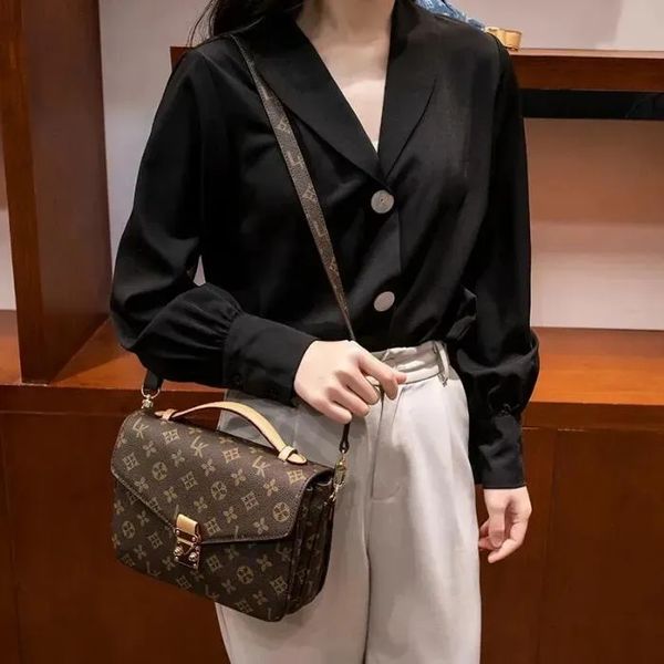 tote bag designer bags luxury fashion totes wallet leather messenger shoulder handbag womens bags high capacity composite leather handbags f
tote bag designer bags luxury fashion totes wallet leather messenger shoulder handbag womens bags high capacity composite leather handbags f