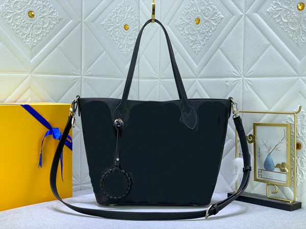 2023 designer luxury shopping bag single shoulder bag with cutout perforated shoulder strap adjustable with coin bag 21850
2023 designer luxury shopping bag single shoulder bag with cutout perforated shoulder strap adjustable with coin bag 21850