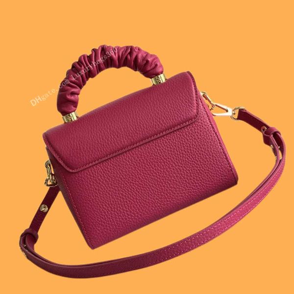 mirror quality women's cross body shoulder bags handbag designer hair ring handle twist lock crossbody 58688 twists flap brand lock din
mirror quality women's cross body shoulder bags handbag designer hair ring handle twist lock crossbody 58688 twists flap brand lock din