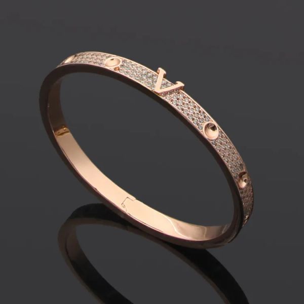 jewelry designer bracelet gold bracelet luxury gold chain bracelet men s and women s letter groove round nail diamond bracelet does not fade, Black
jewelry designer bracelet gold bracelet luxury gold chain bracelet men s and women s letter groove round nail diamond bracelet does not fade, Black