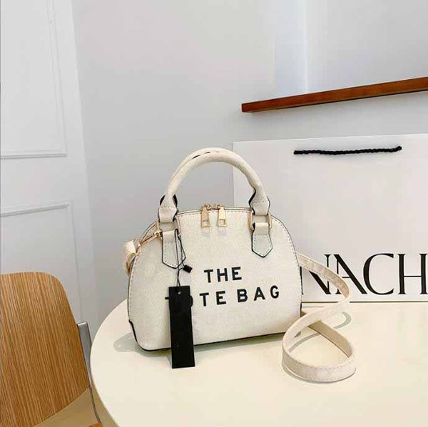 2023 leather shell bag women's new simple handbag fashion bag the tote bag messenger shoulder bag, Red;black
2023 leather shell bag women's new simple handbag fashion bag the tote bag messenger shoulder bag, Red;black