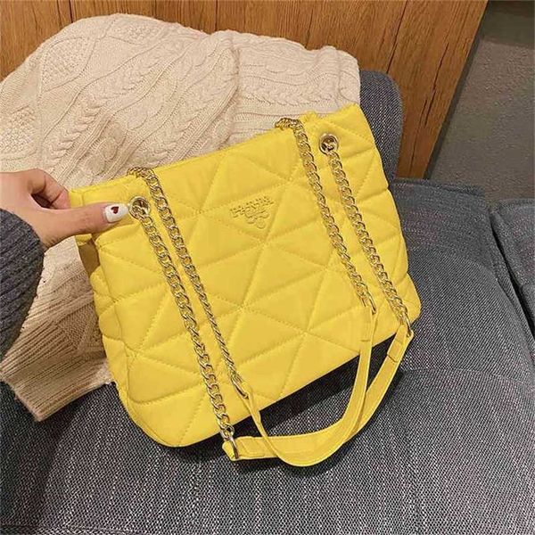 handbag 2023 fashion women's bag leather quality handbag lingge embroidered thread female trend large capacity shoulder tote messenger
handbag 2023 fashion women's bag leather quality handbag lingge embroidered thread female trend large capacity shoulder tote messenger