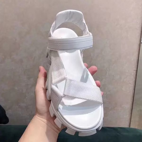 fast sandal for women with thick round head leather flat summer 2021 the size 35-41, Black
fast sandal for women with thick round head leather flat summer 2021 the size 35-41, Black