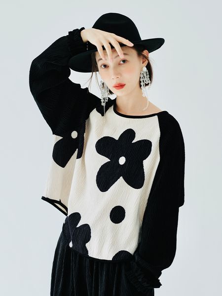 women's hoodies sweatshirts imakokoni longsleeved round neck pullover tshirt floral pattern polka dot black patchwork pleated for women
women's hoodies sweatshirts imakokoni longsleeved round neck pullover tshirt floral pattern polka dot black patchwork pleated for women