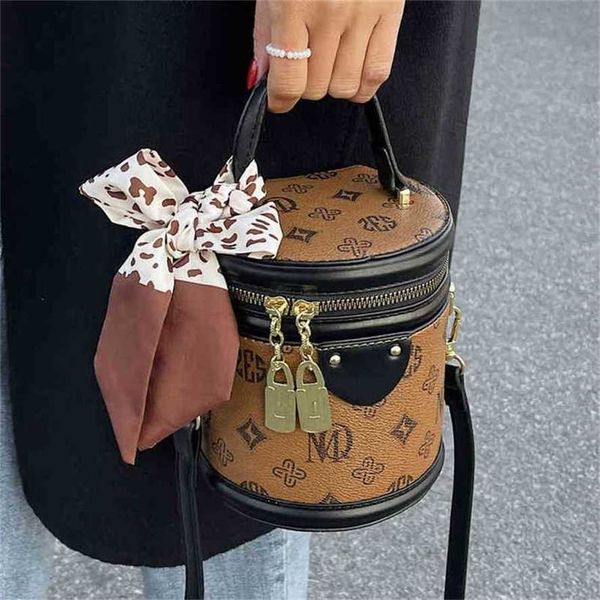 handbag 2023 fashion women's bag leather quality handbag popular small female minority shoulder messenger and style portable bucket bag
handbag 2023 fashion women's bag leather quality handbag popular small female minority shoulder messenger and style portable bucket bag